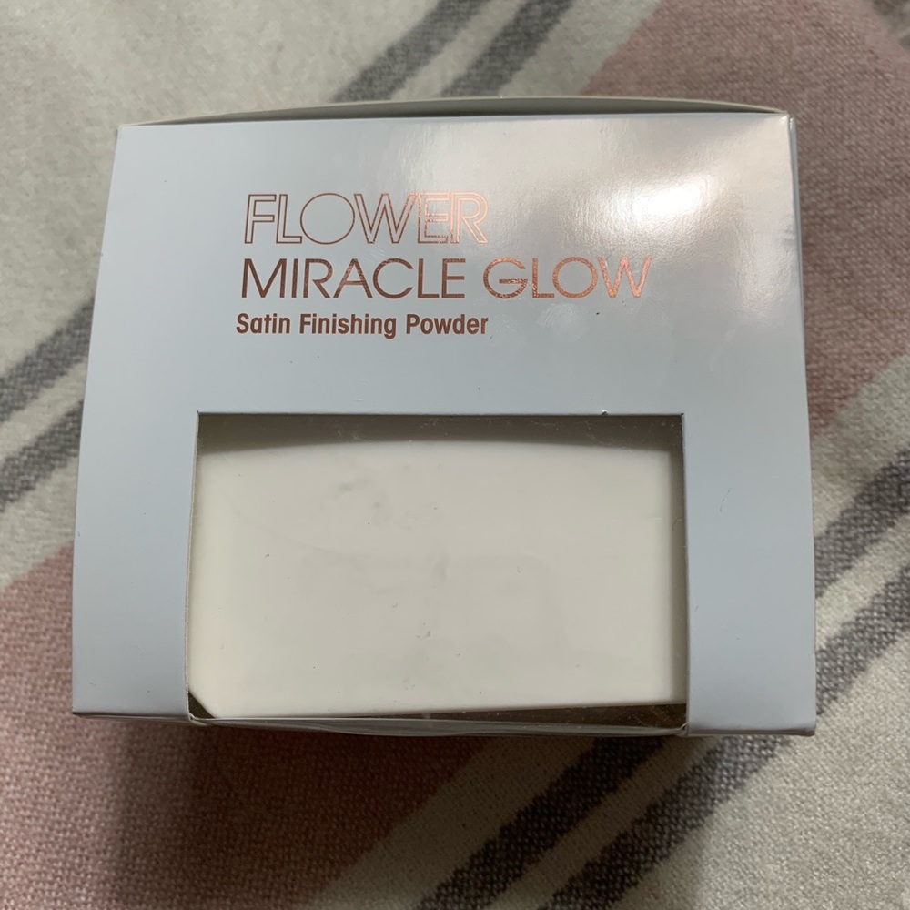 Flower Miracle Glow Satin FinishinPowder
